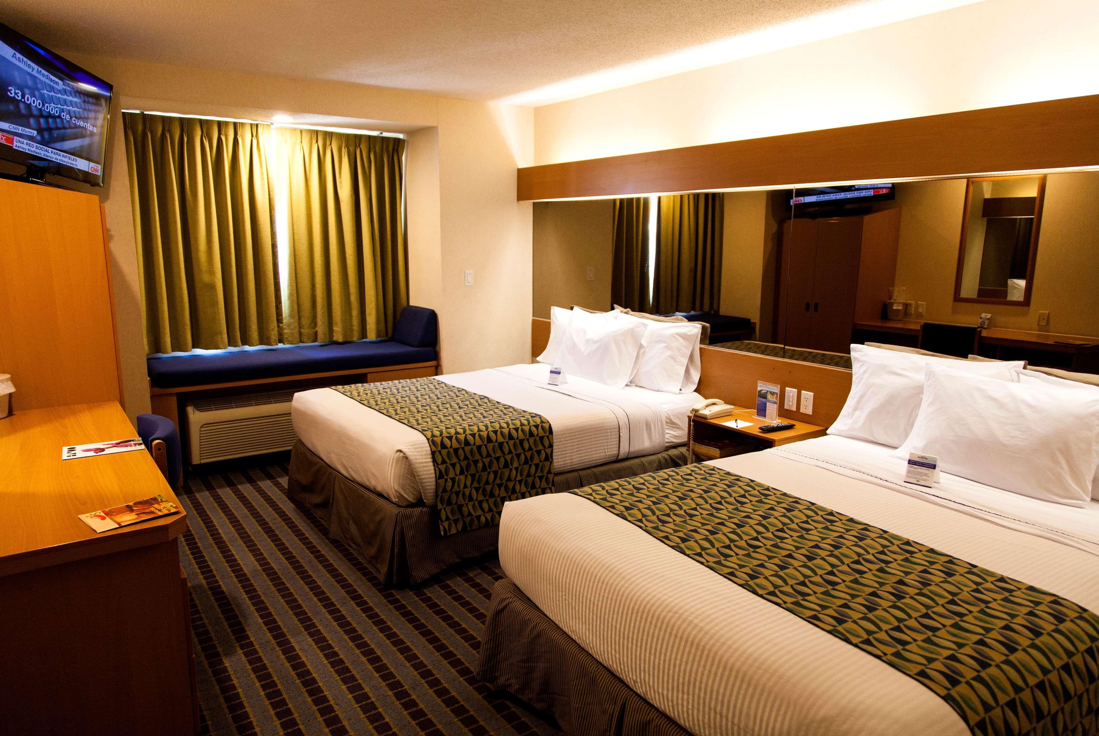 Microtel Inn & Suites by Wyndham Chihuahua Exterior foto