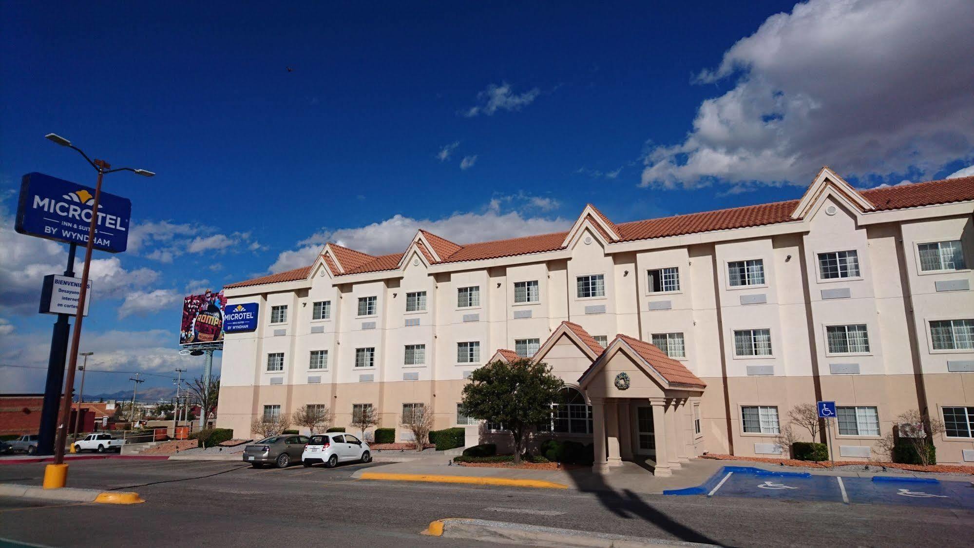 Microtel Inn & Suites by Wyndham Chihuahua Exterior foto