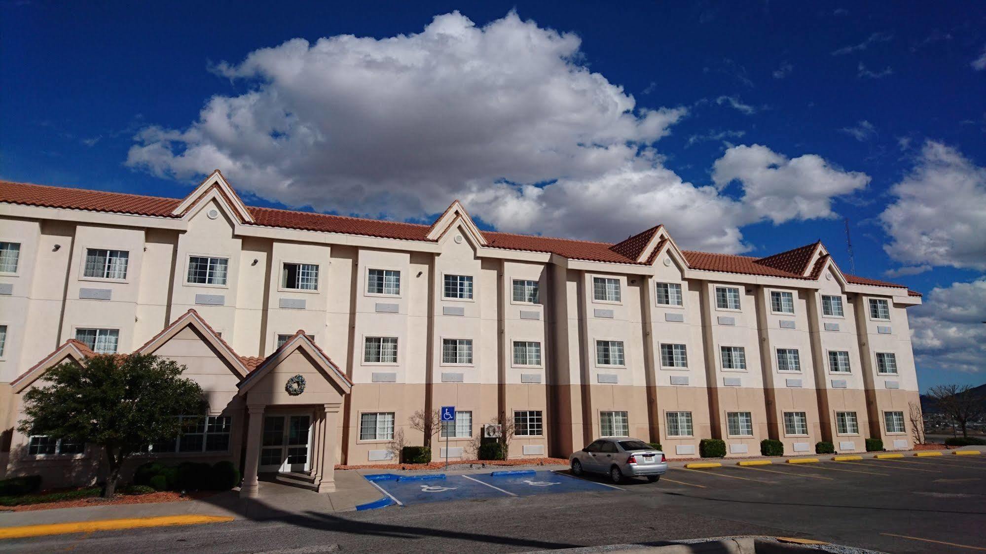 Microtel Inn & Suites by Wyndham Chihuahua Exterior foto