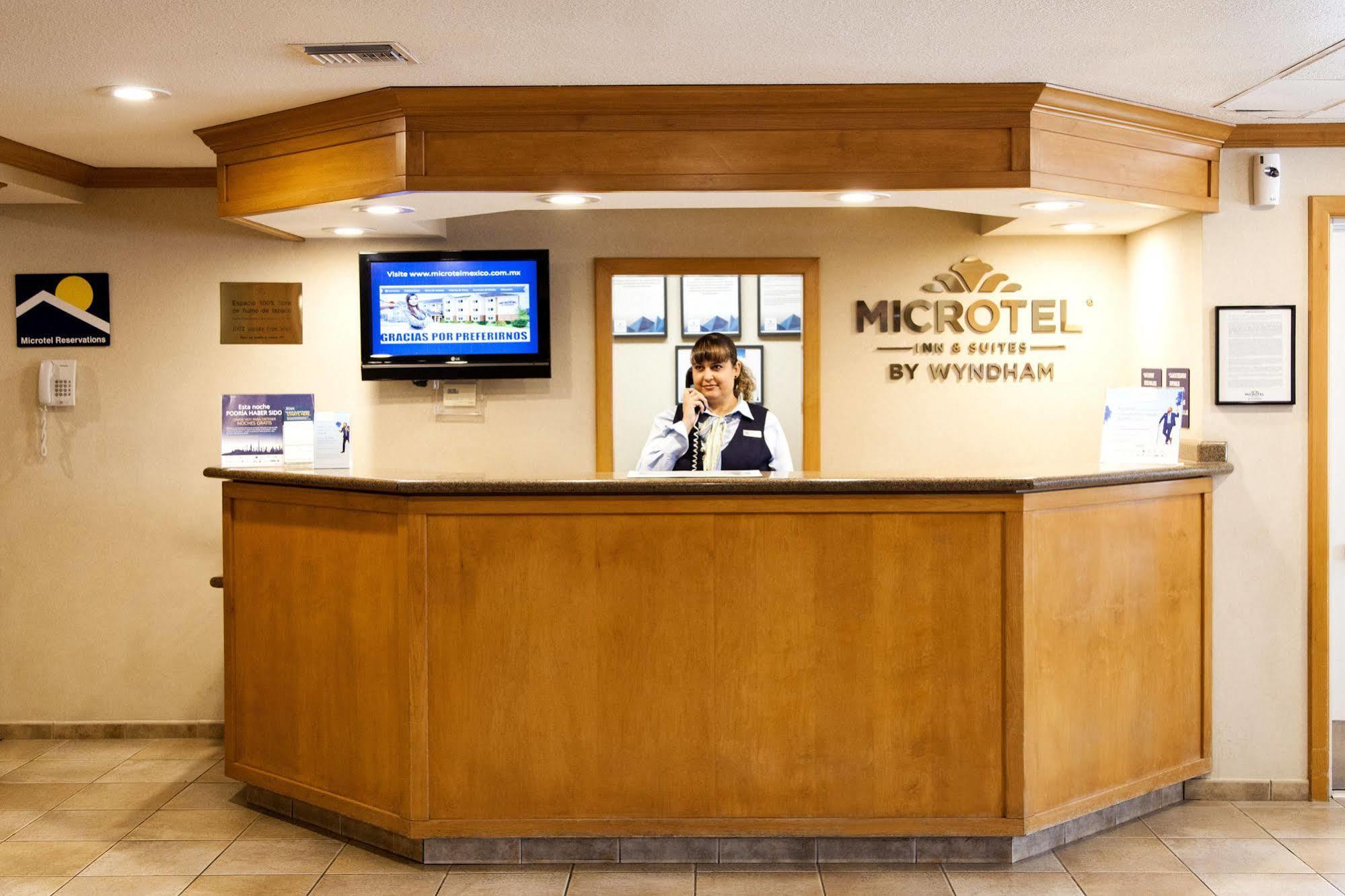Microtel Inn & Suites by Wyndham Chihuahua Exterior foto