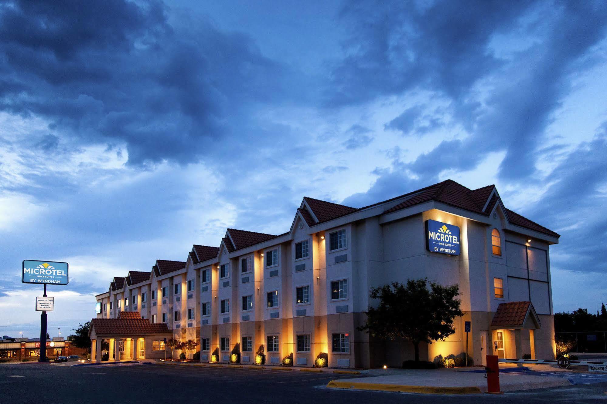 Microtel Inn & Suites by Wyndham Chihuahua Exterior foto